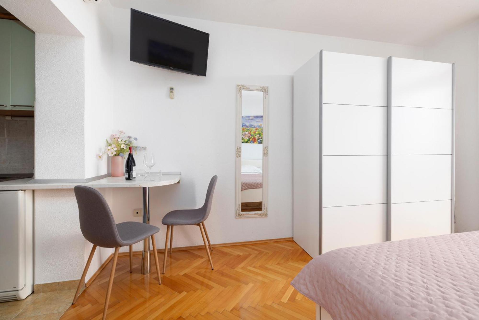 Apartments Niki Brela Eksteriør billede
